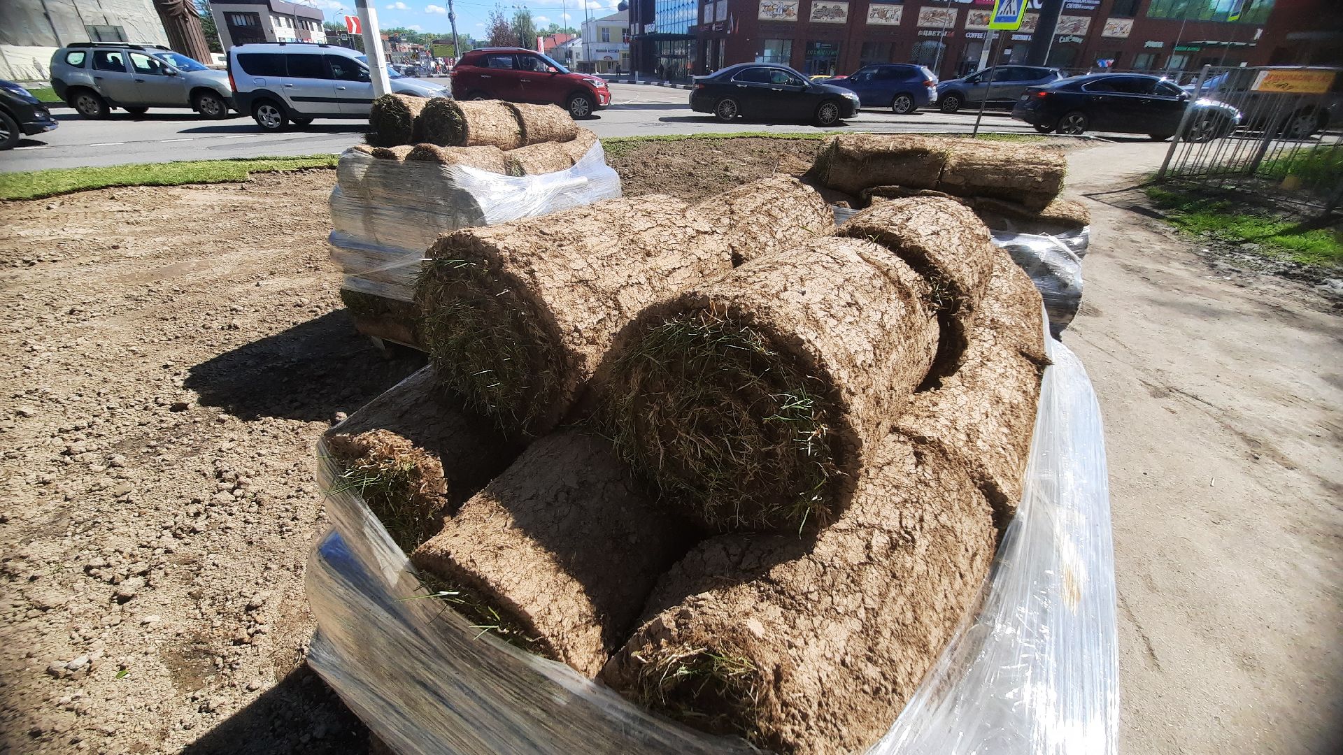 Перемены, Наро-Фоминск, рулонный газон, красота города, благоустройство в Подмосковье й