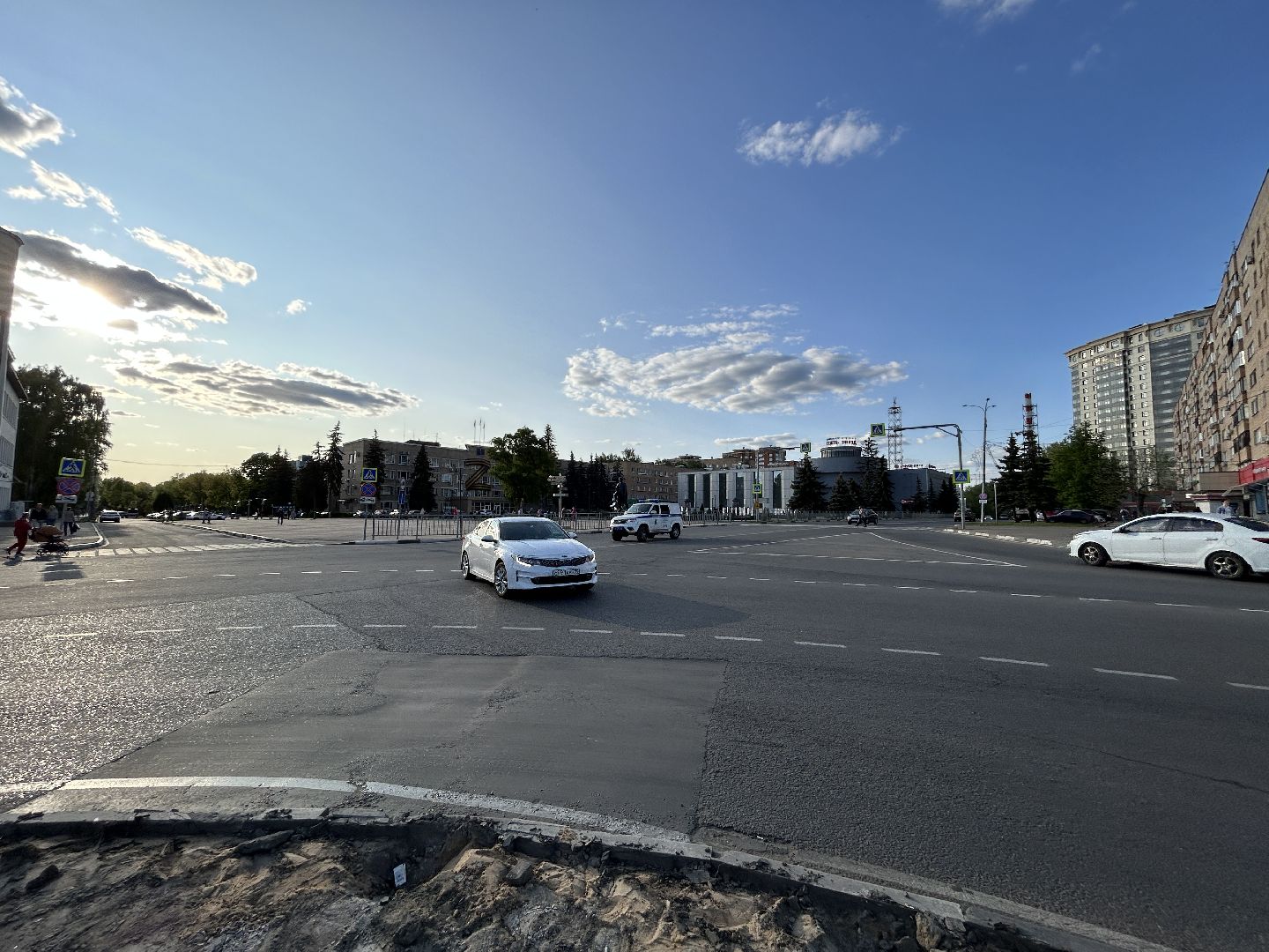 Строительство, круговое движение, пробки