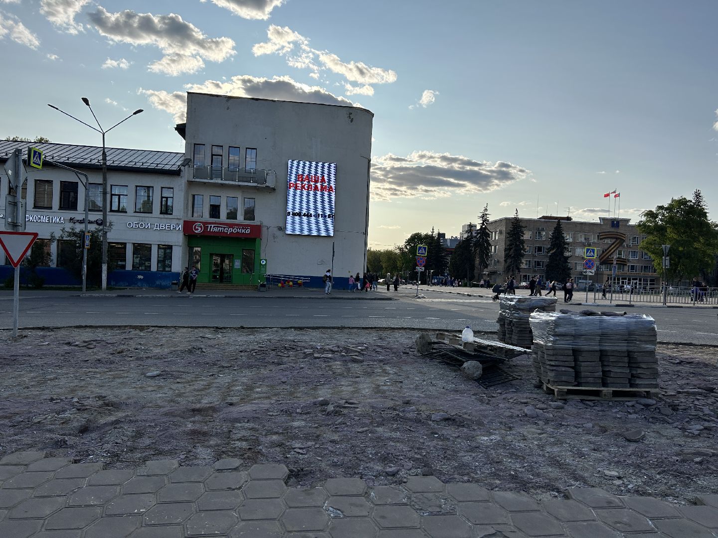 Строительство, круговое движение, пробки