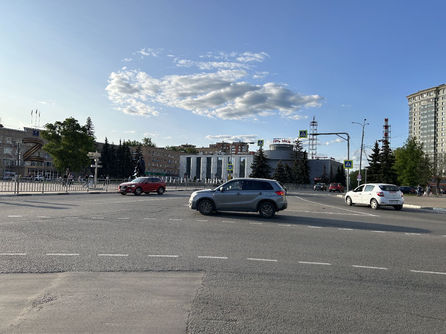 Строительство, круговое движение, пробки