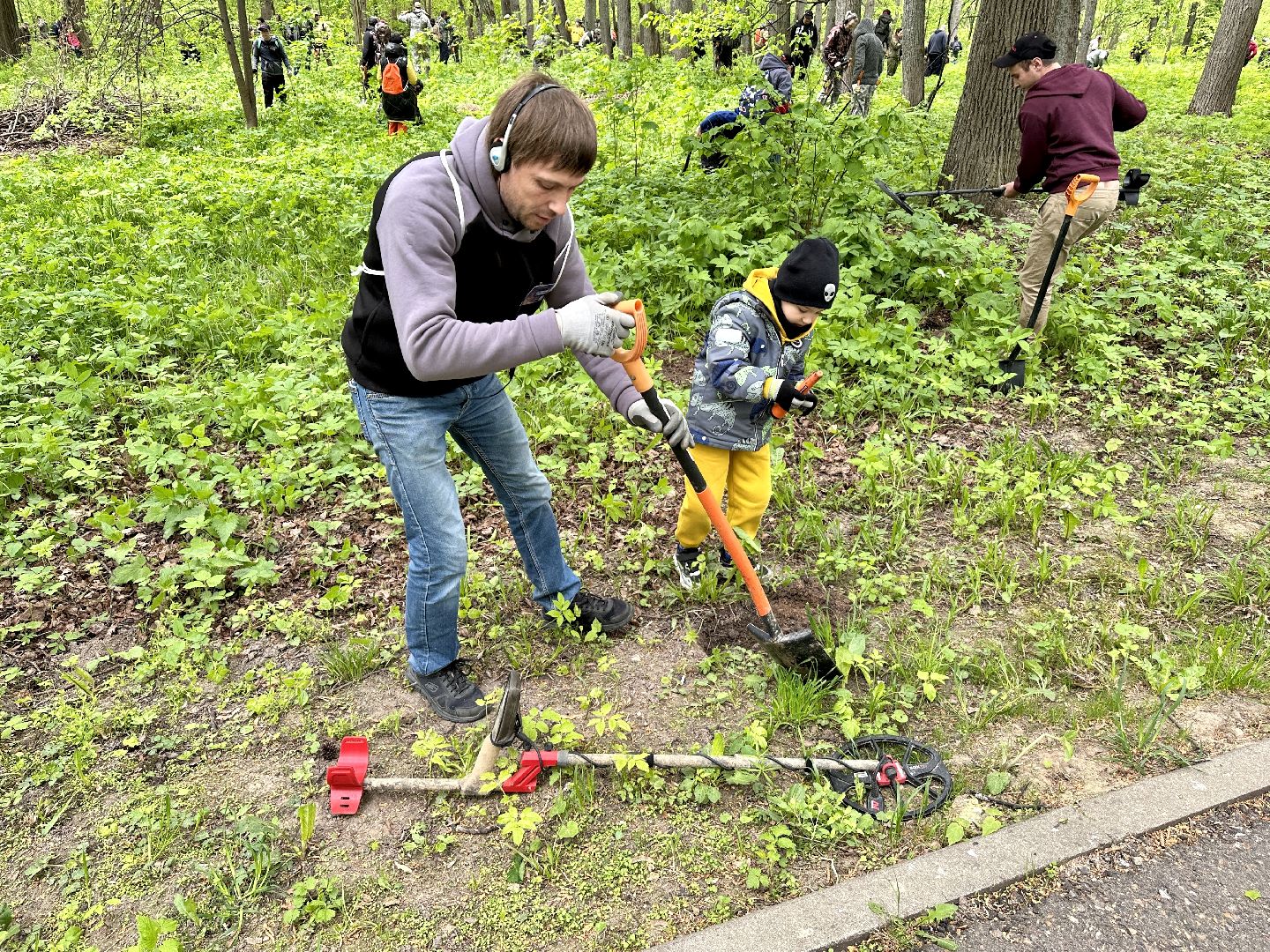 Клин, приборный поиск, люди, фестиваль