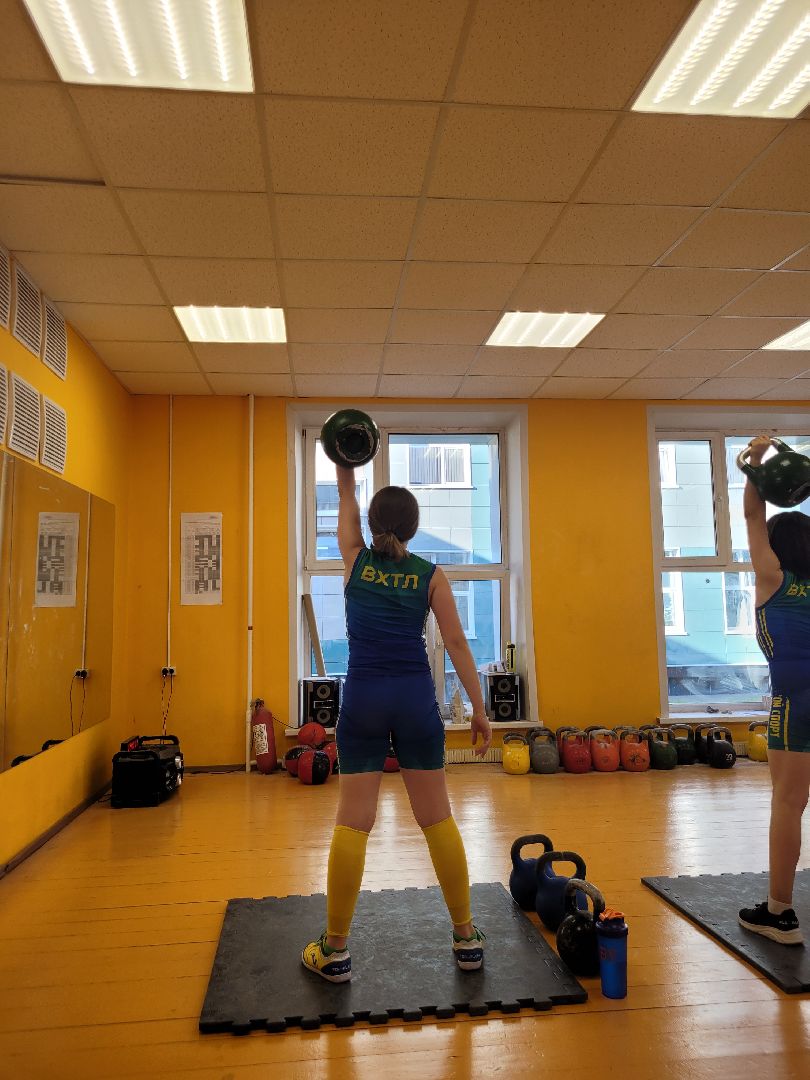 гиревой спорт; видное; успех; дети; рекорд