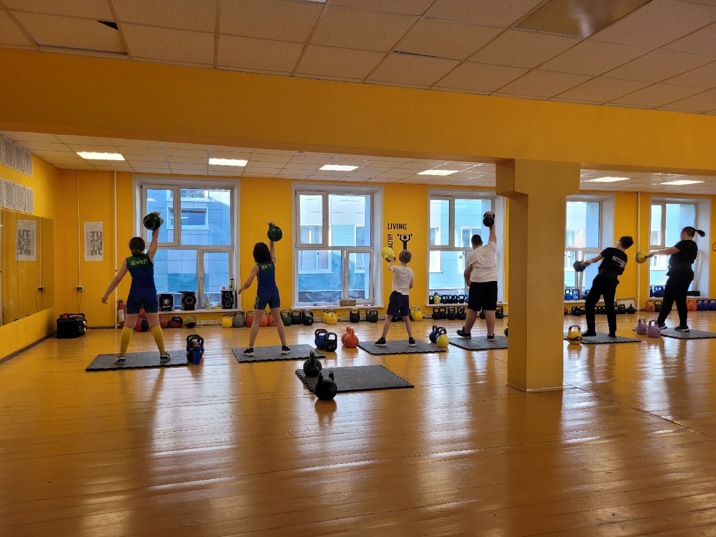 гиревой спорт; видное; успех; дети; рекорд