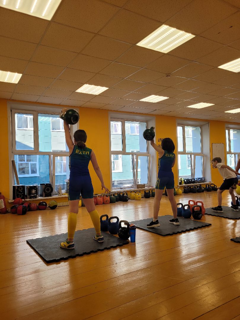 гиревой спорт; видное; успех; дети; рекорд