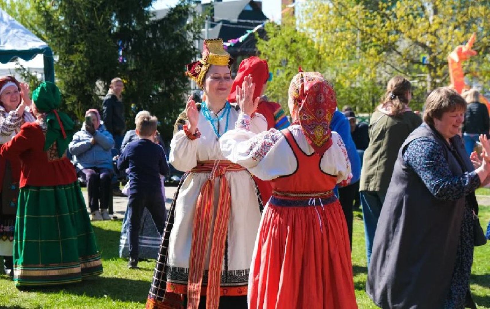 Звенигород, фестиваль фольклора, традиции, Никола Вешний, Аксиньино, Живы традиции Руси, народные гуляния, молодецкие забавы