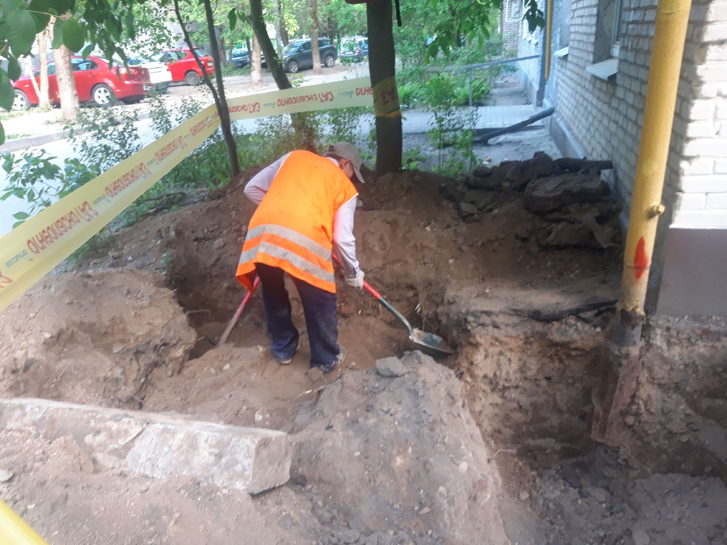 двор, помощь людям,