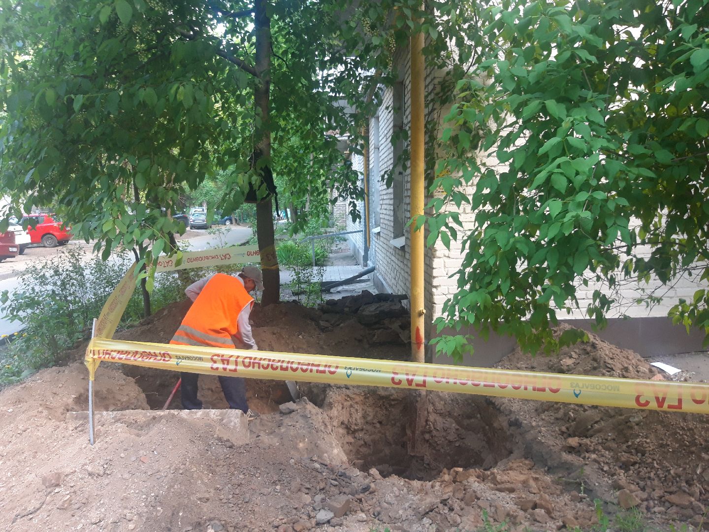 двор, помощь людям,