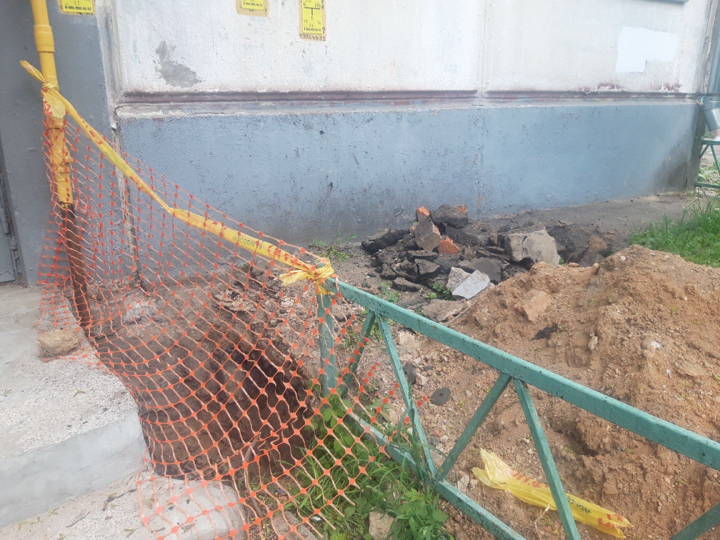 двор, помощь людям,