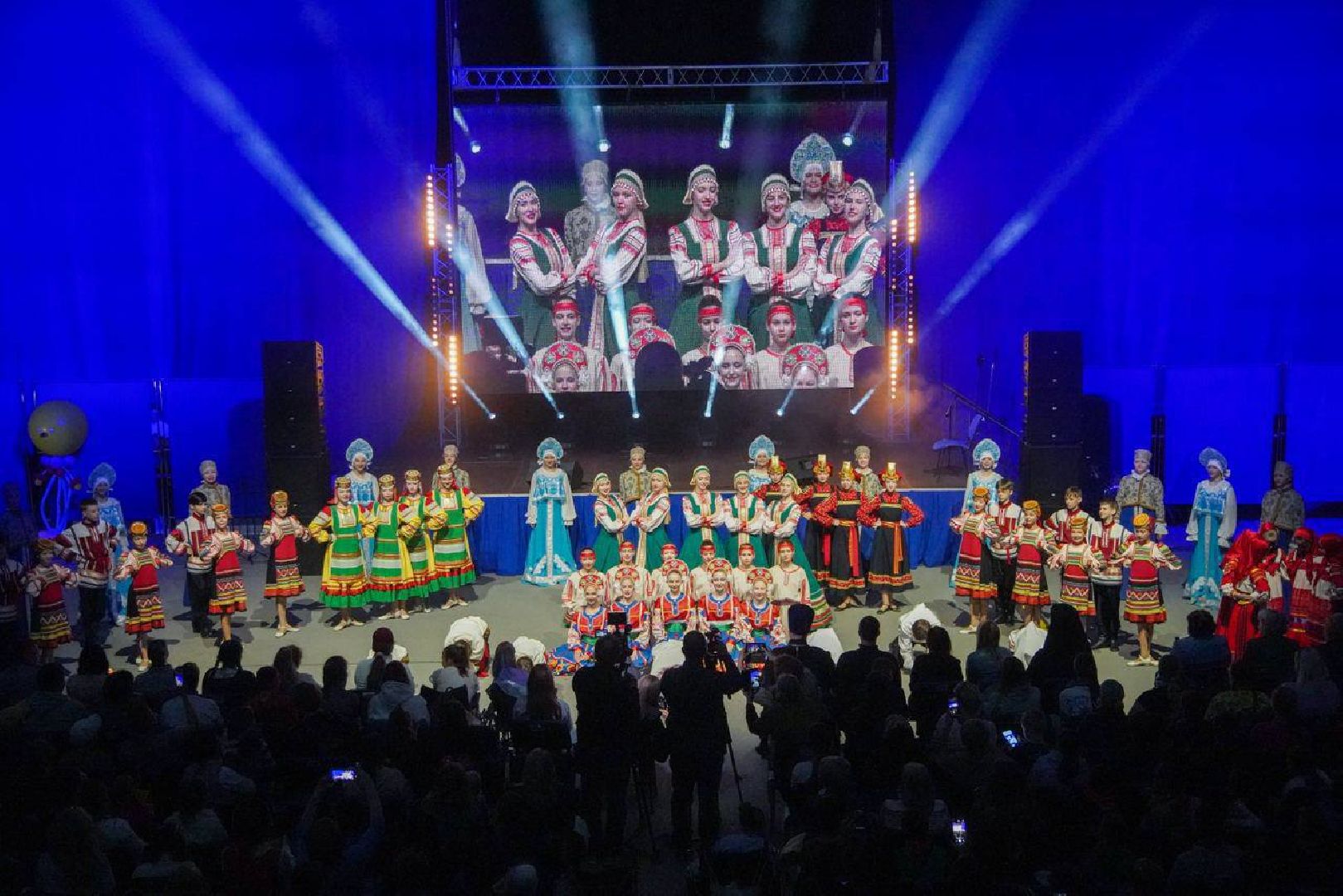 Город