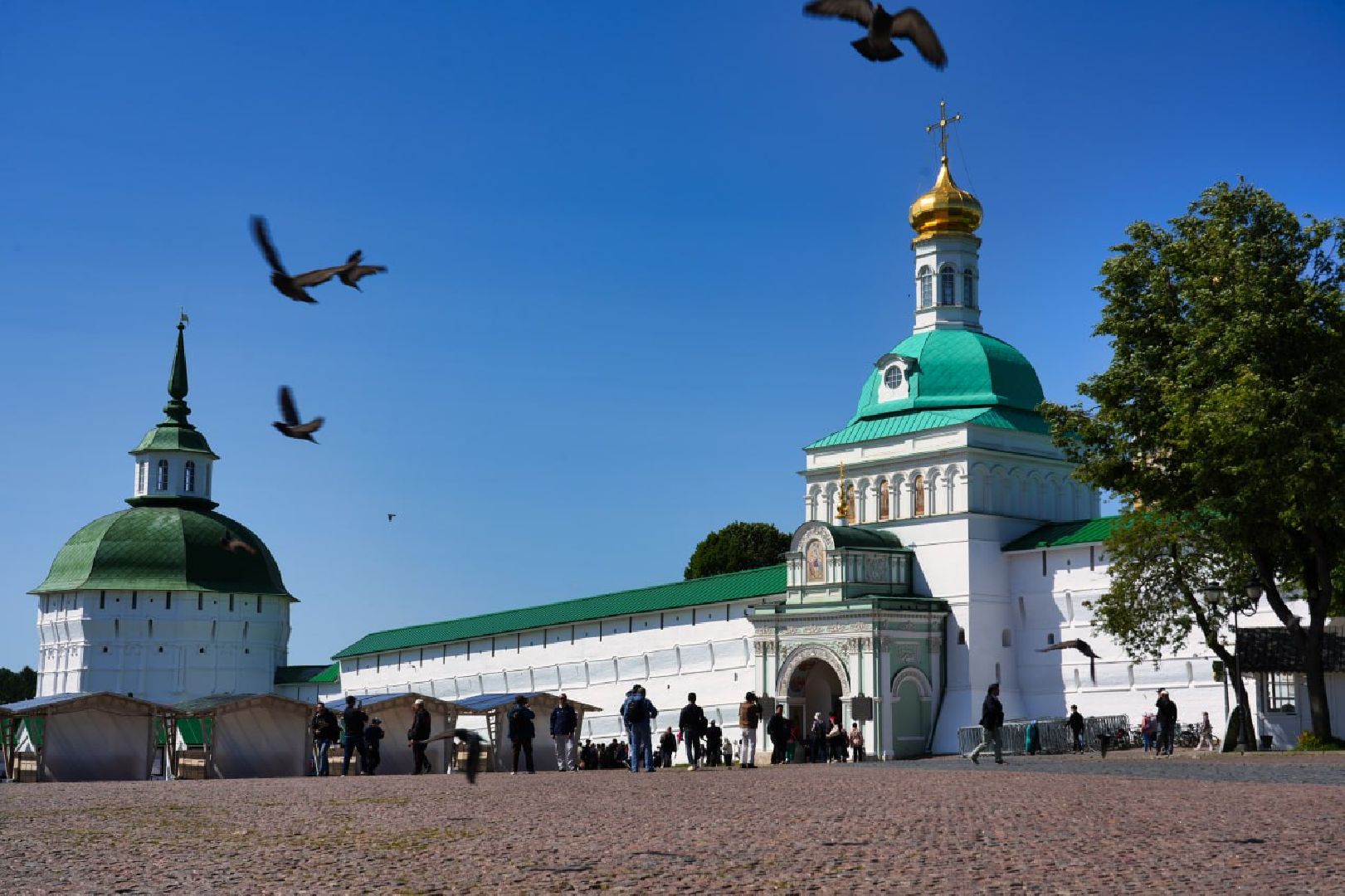 Город
