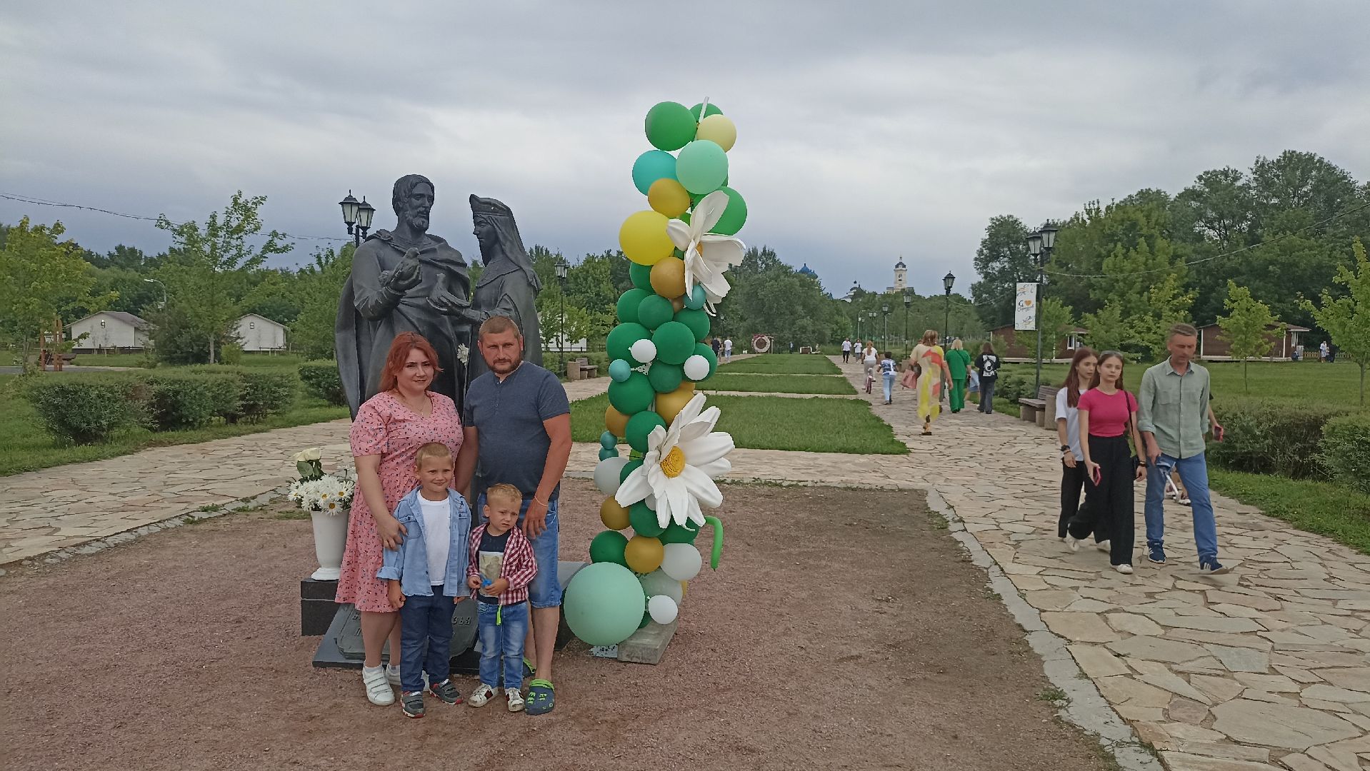 ухо