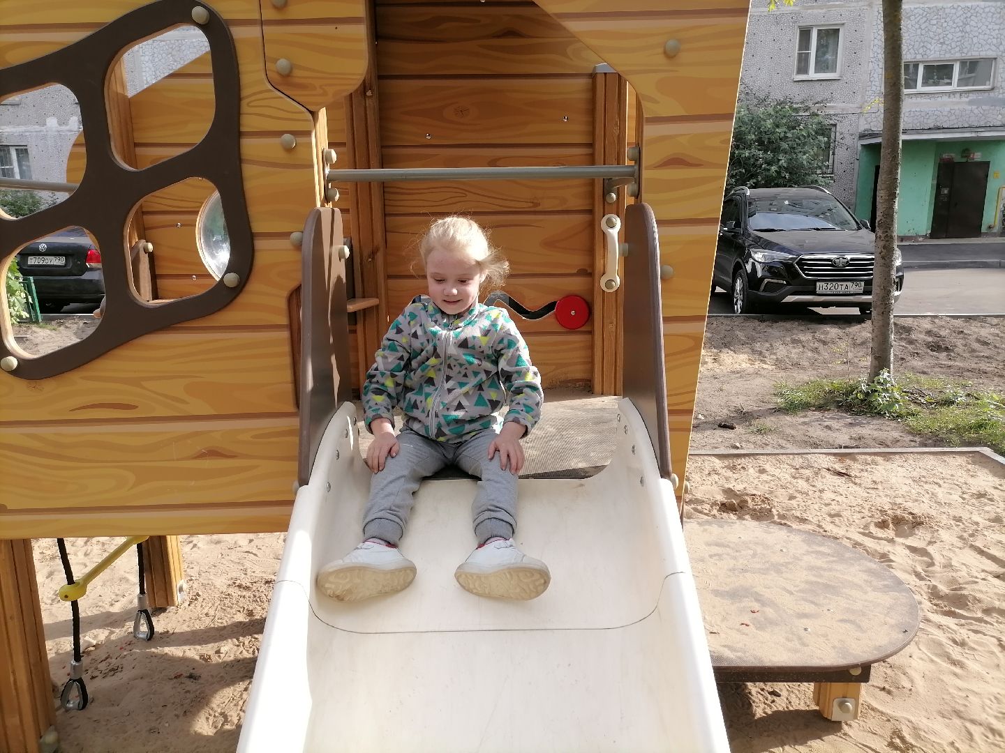 двор