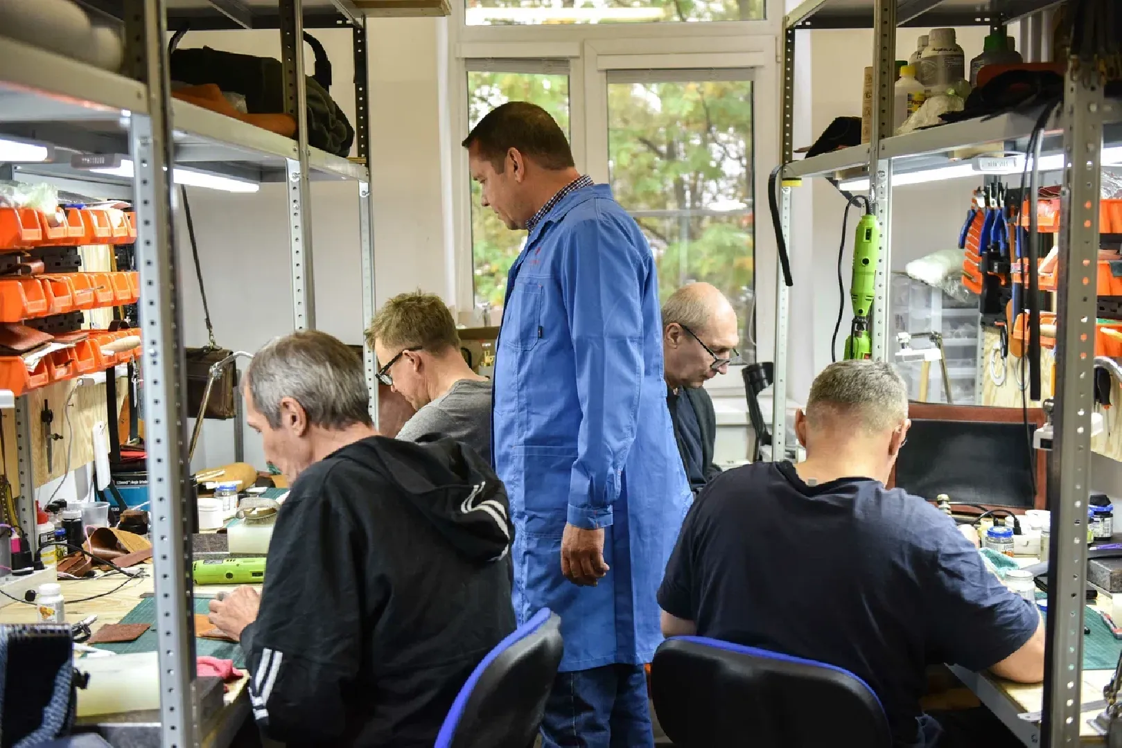 Помощь людям