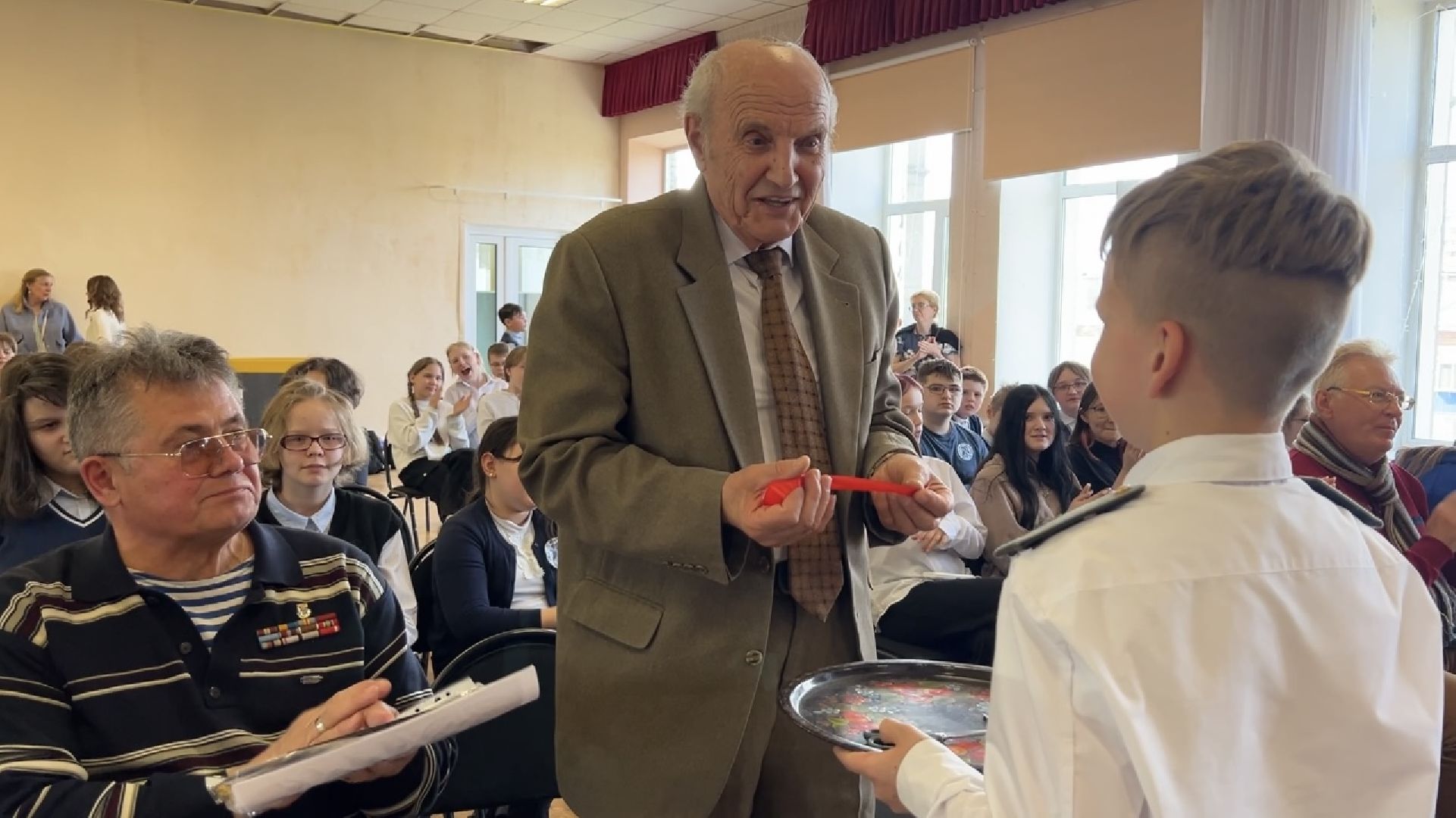 парта героя