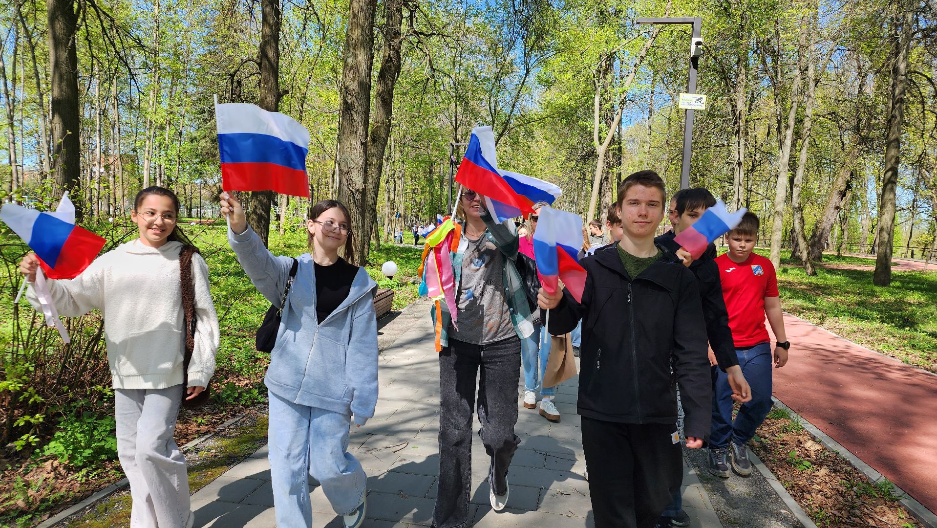 праздник весны и труда