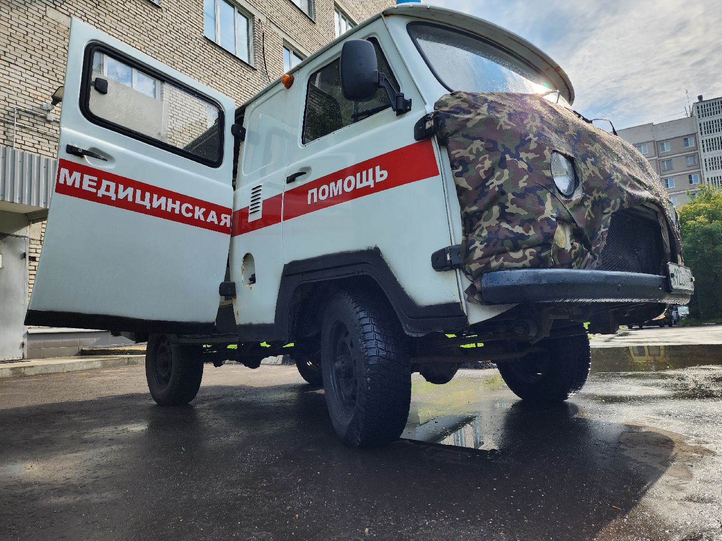 ухо
