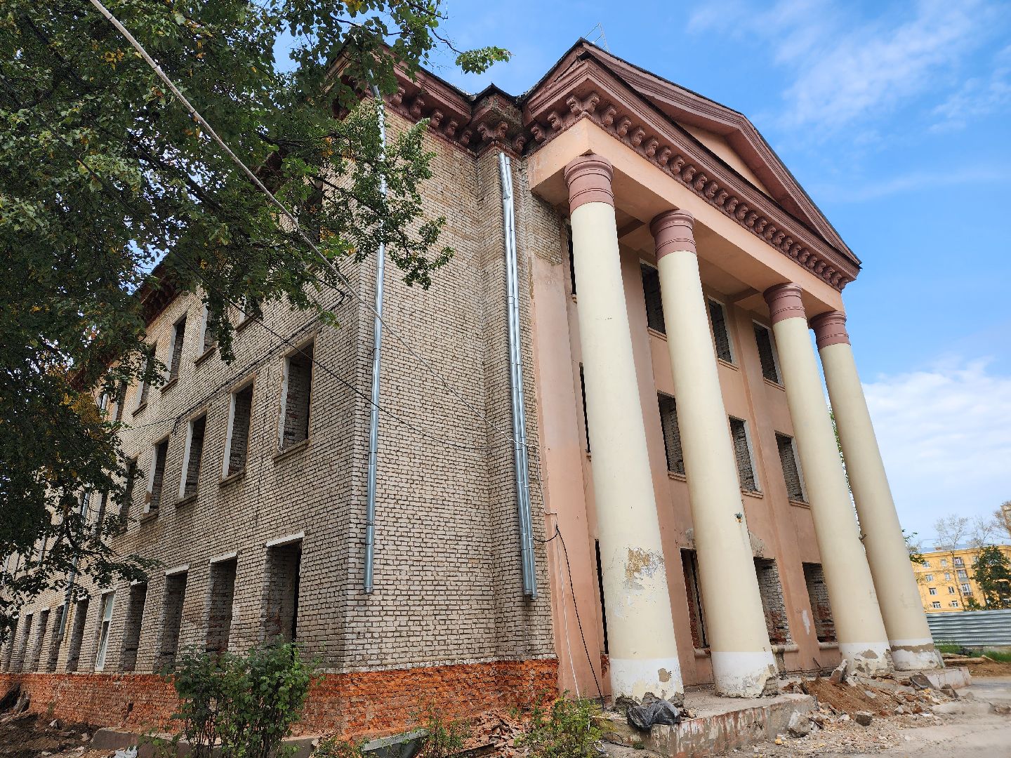 короле