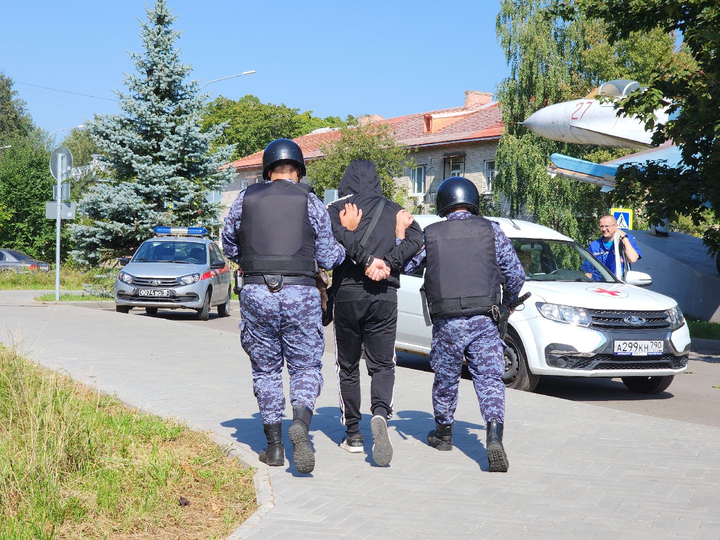 нос