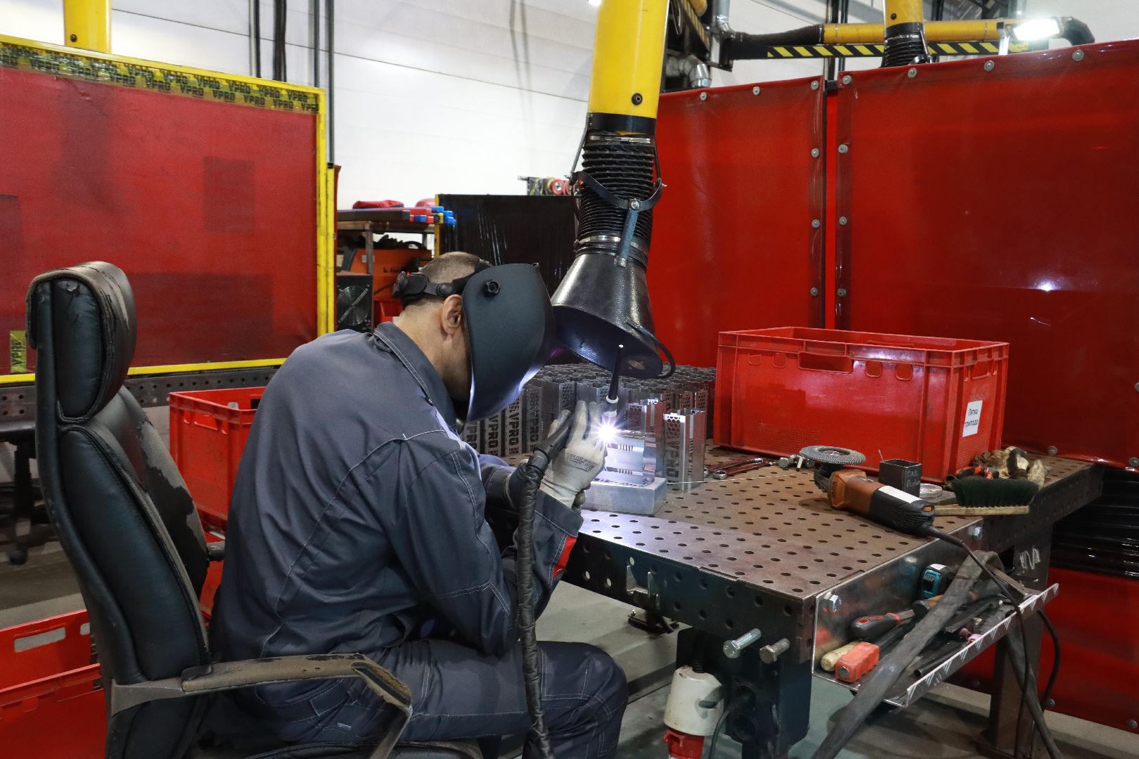 производитель