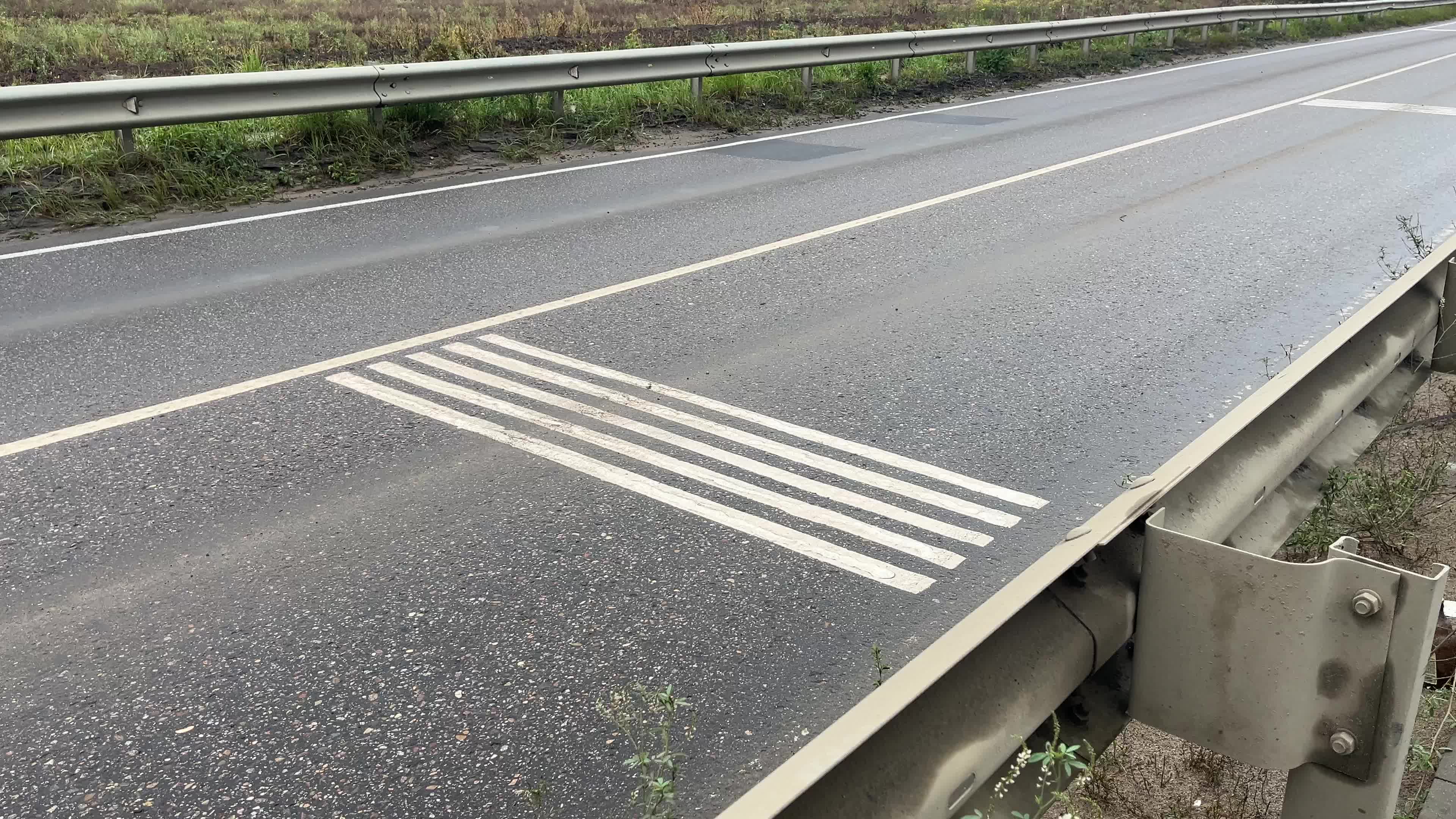 На дорогах Подмосковья нанесли 63 комплекта шумовых полос