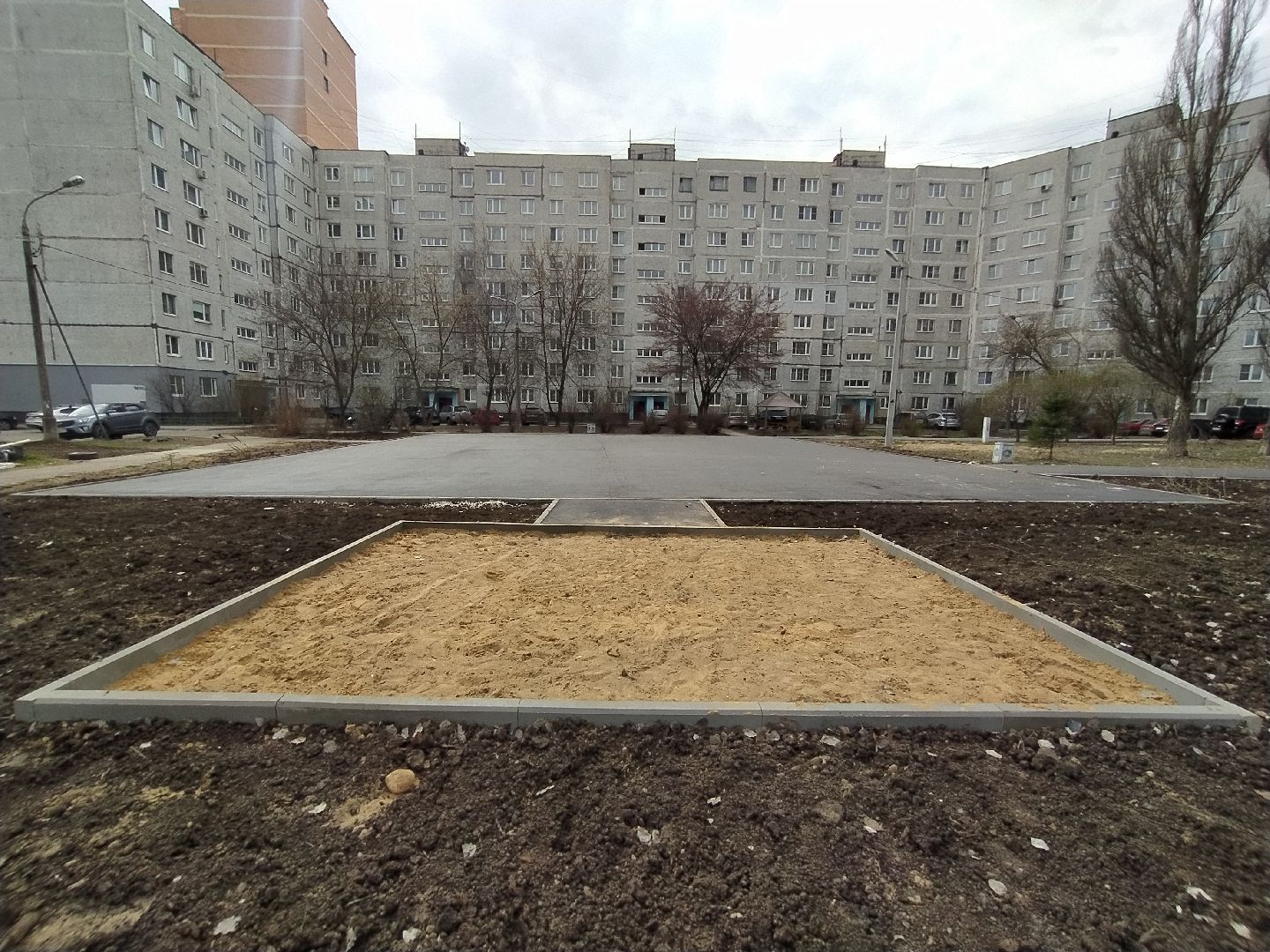 Двор