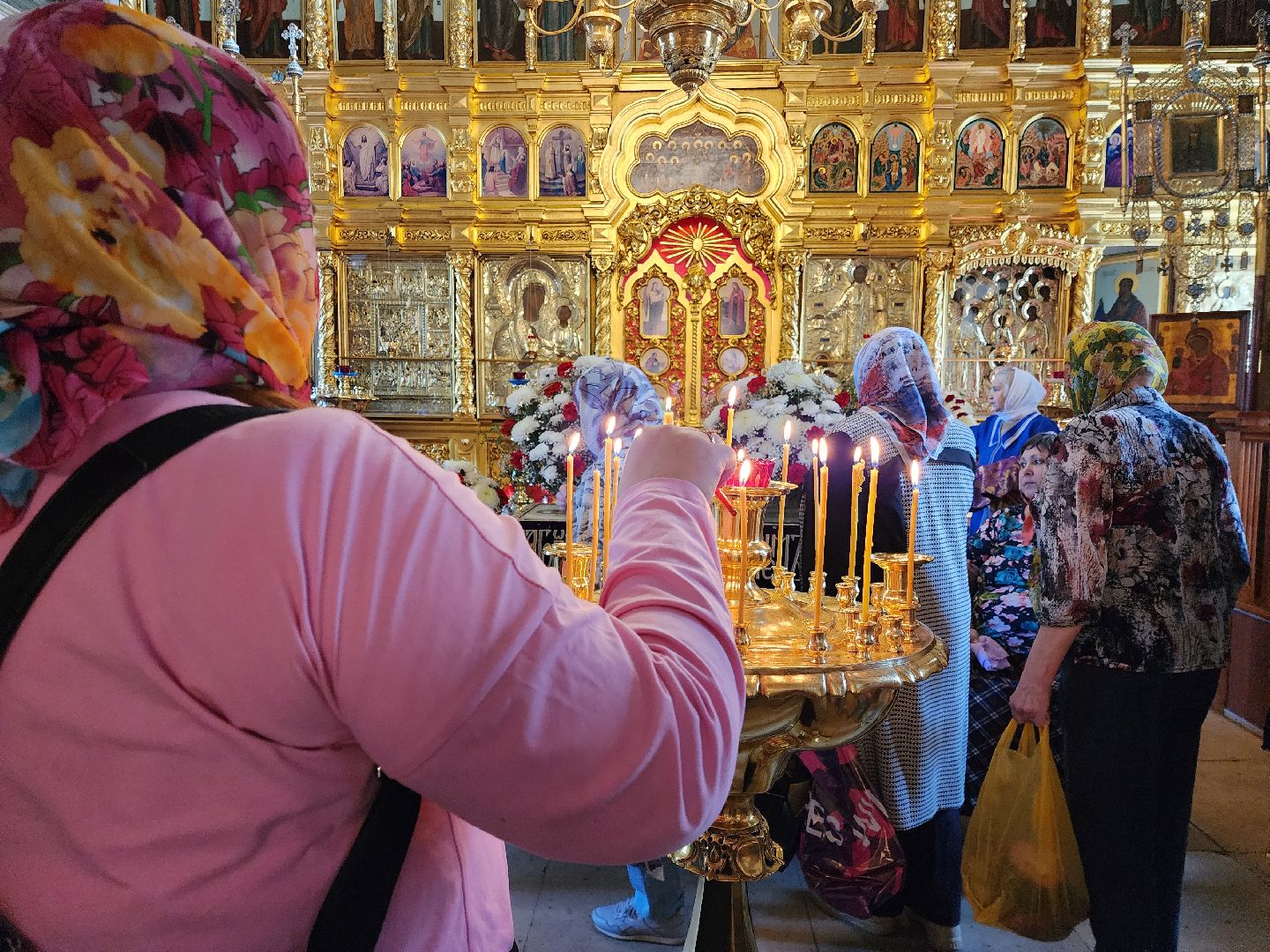 праздничные приготовления в храме в загорново