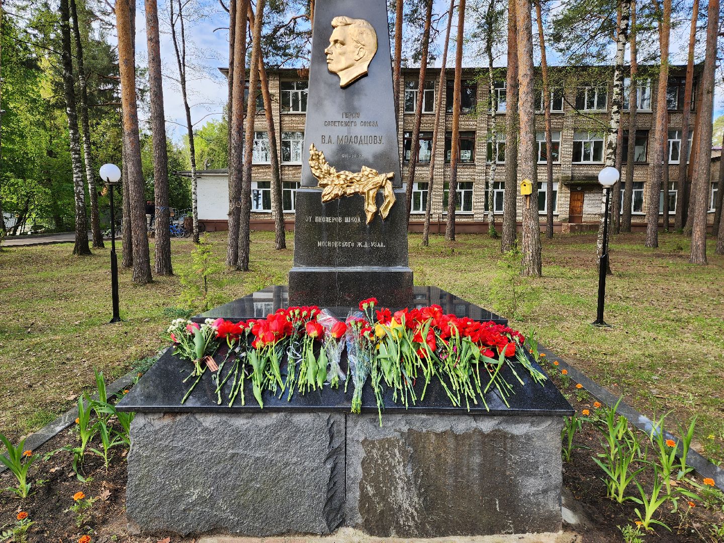 мероприятие на территории кратовской школы 98
