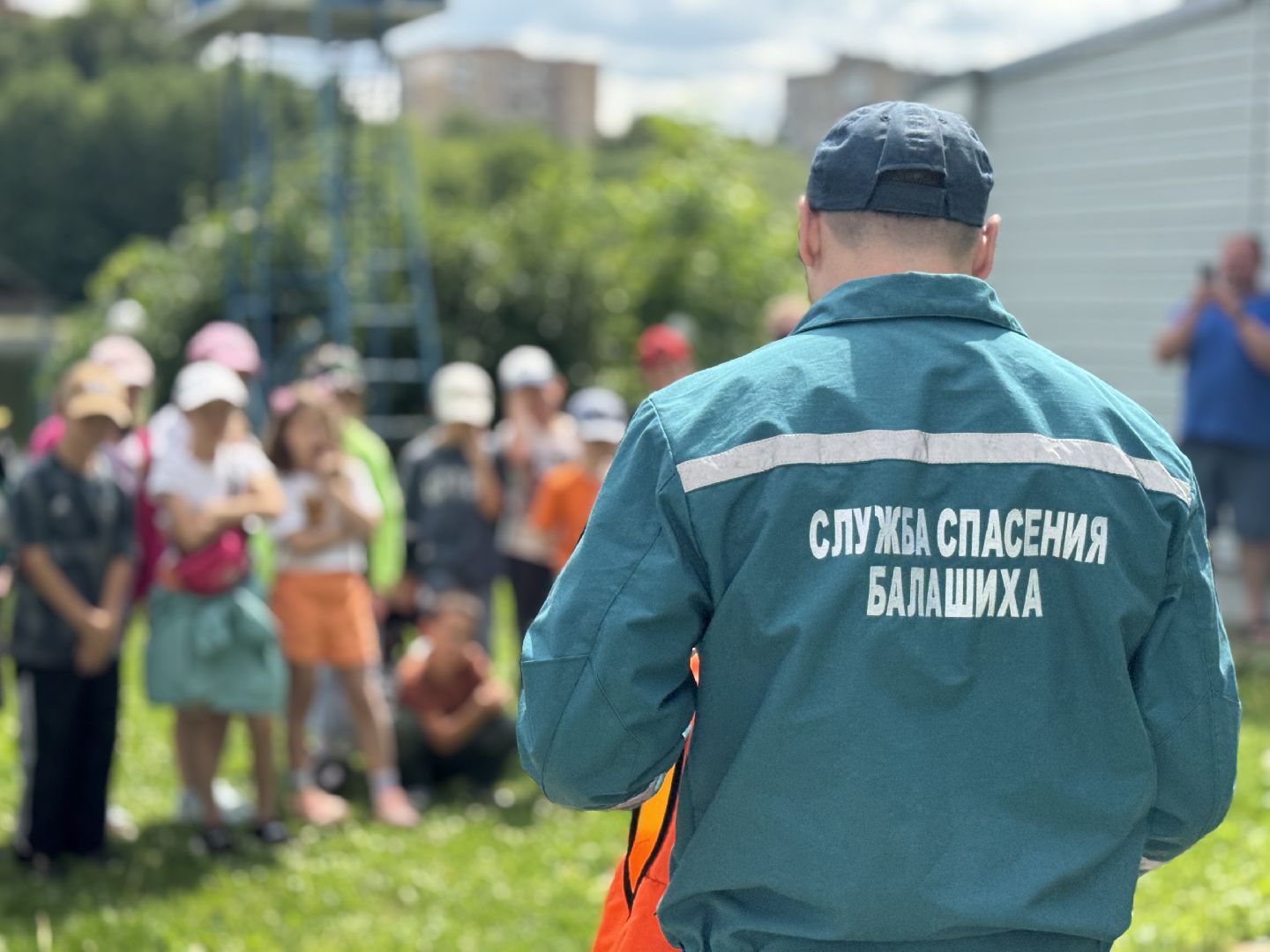 бал