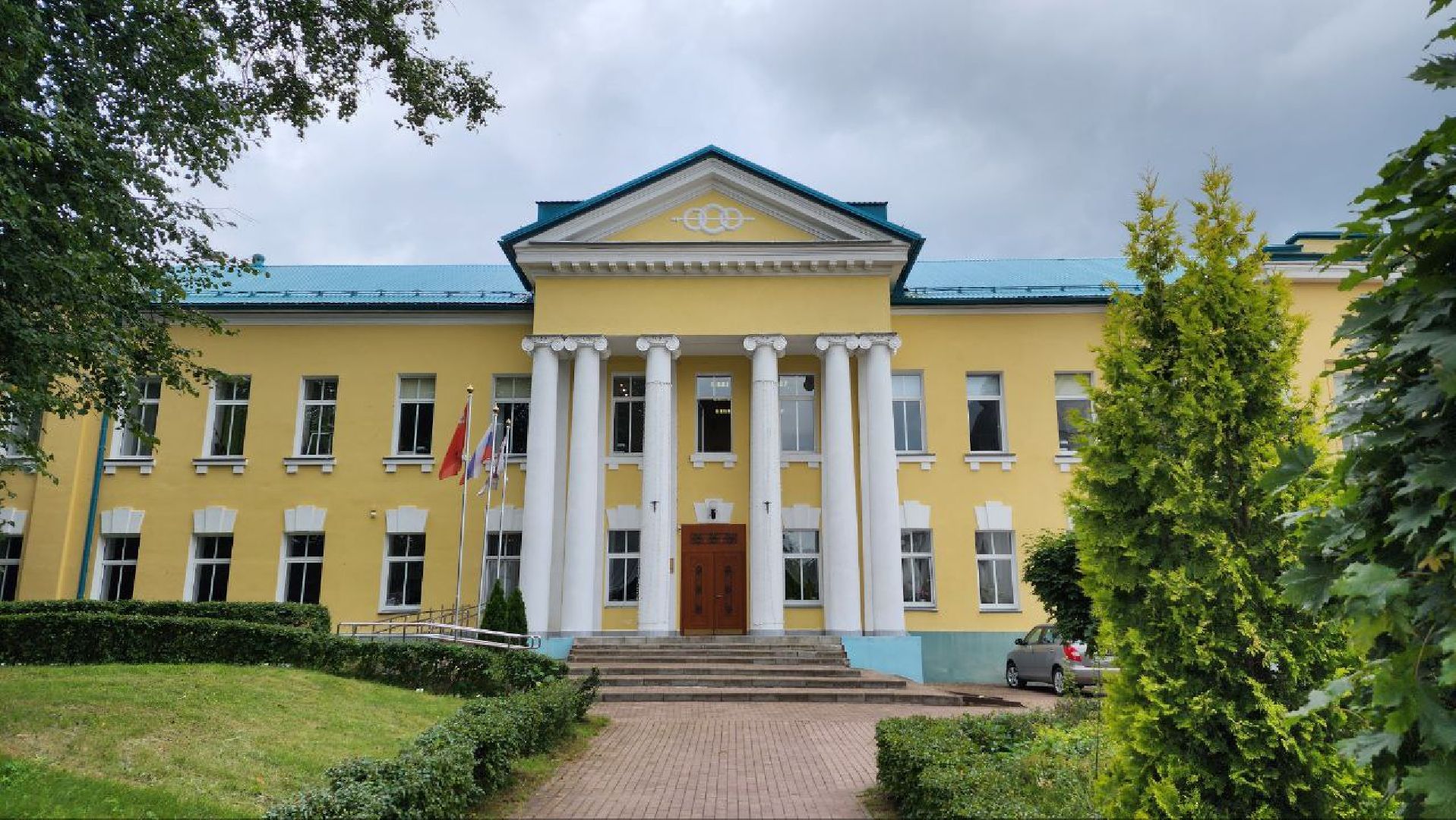 Гимназия