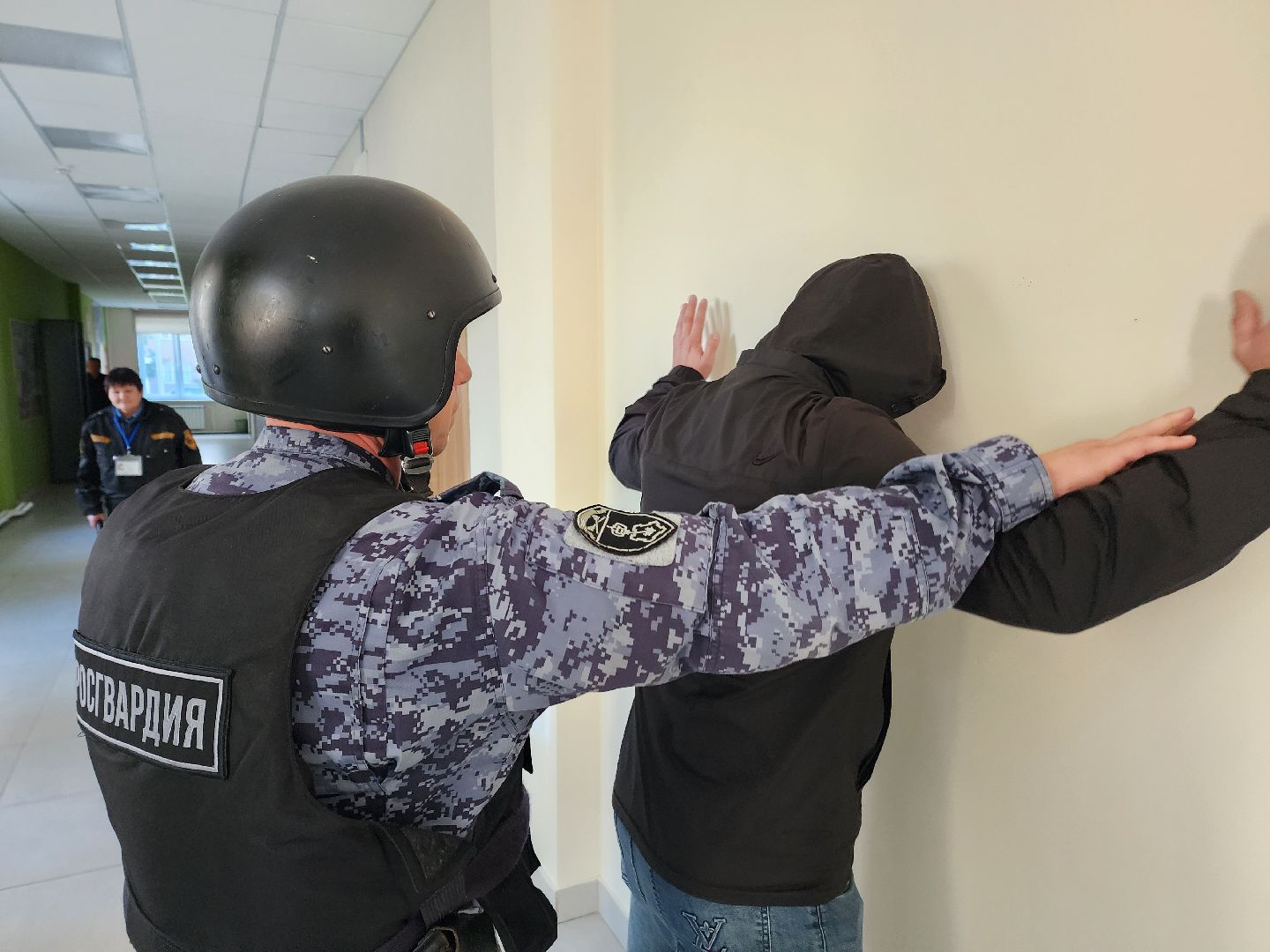 нос