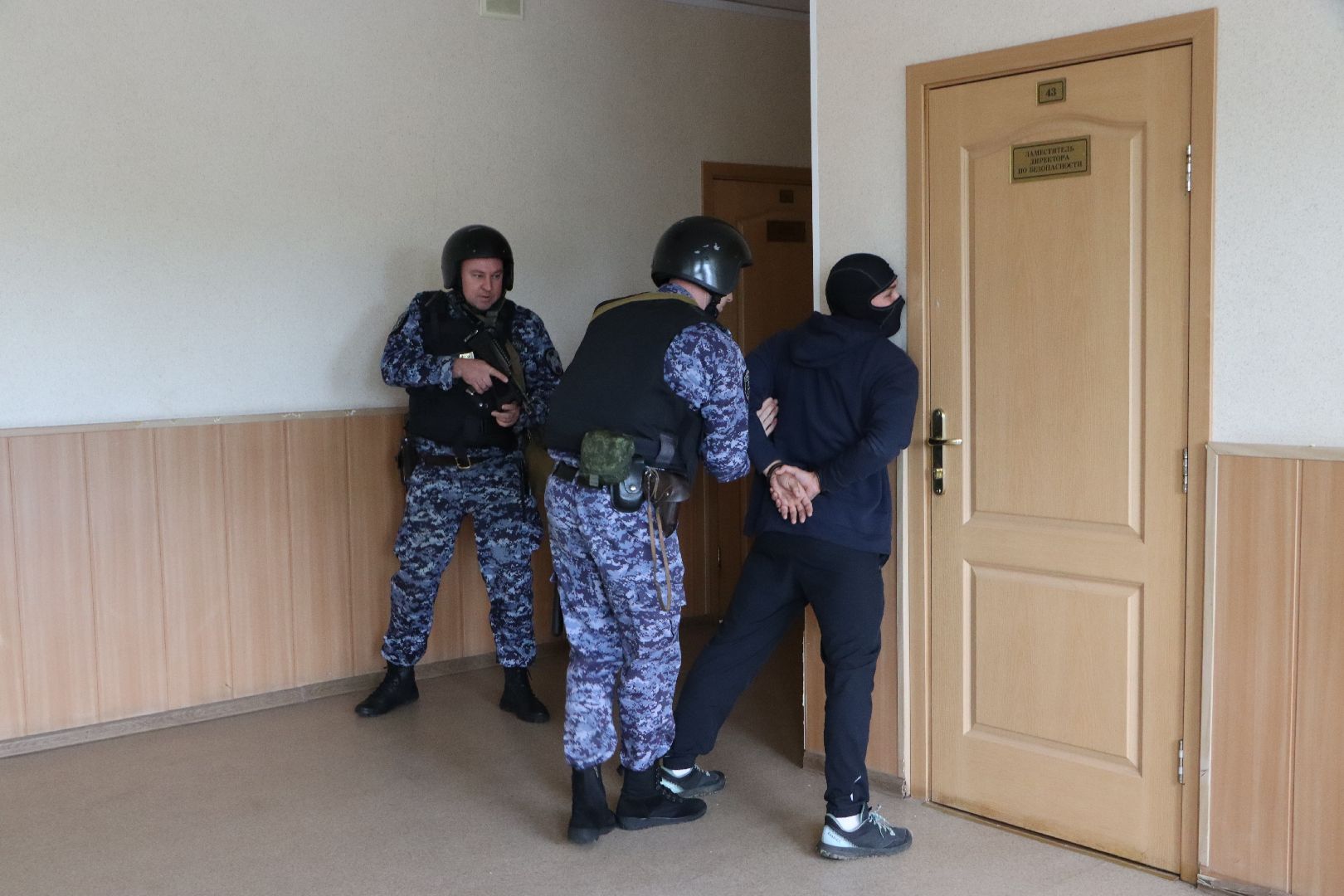 нос