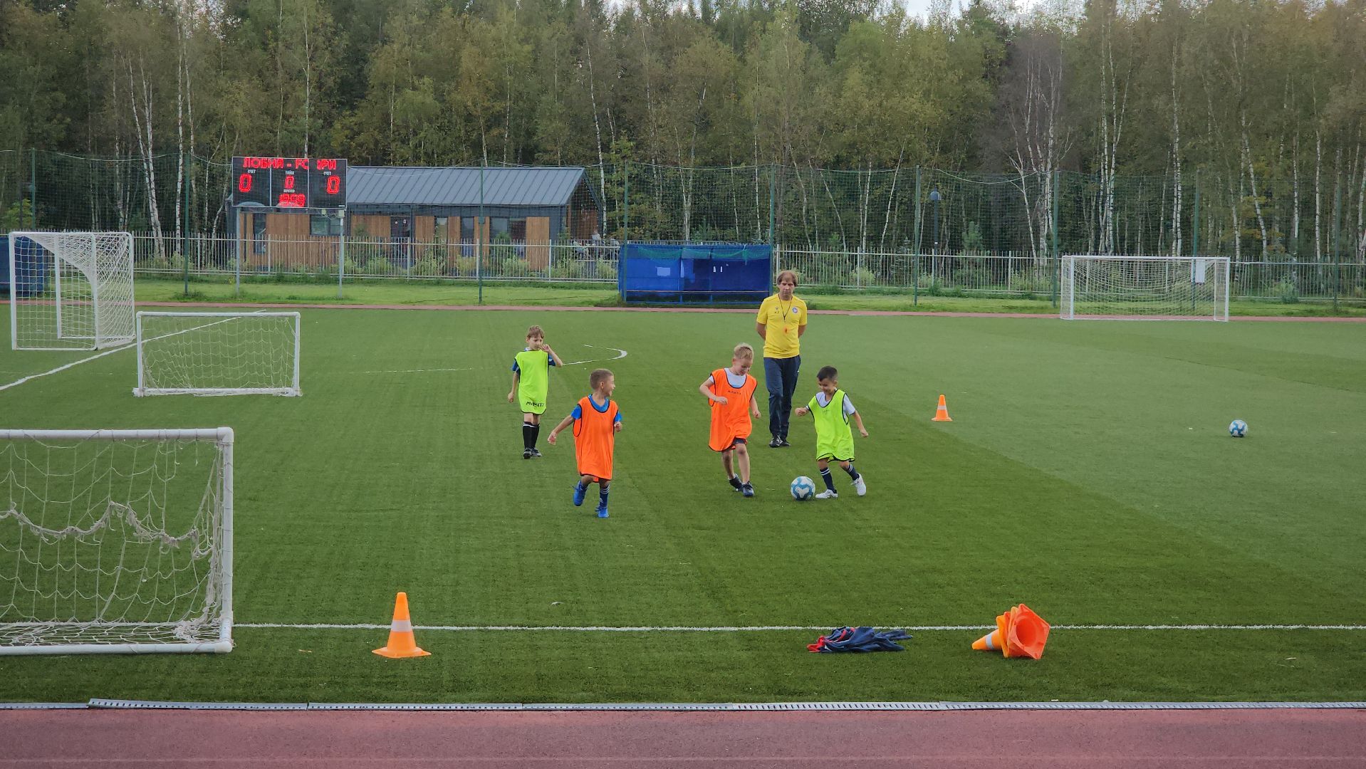 Футбольное поле с подогревом