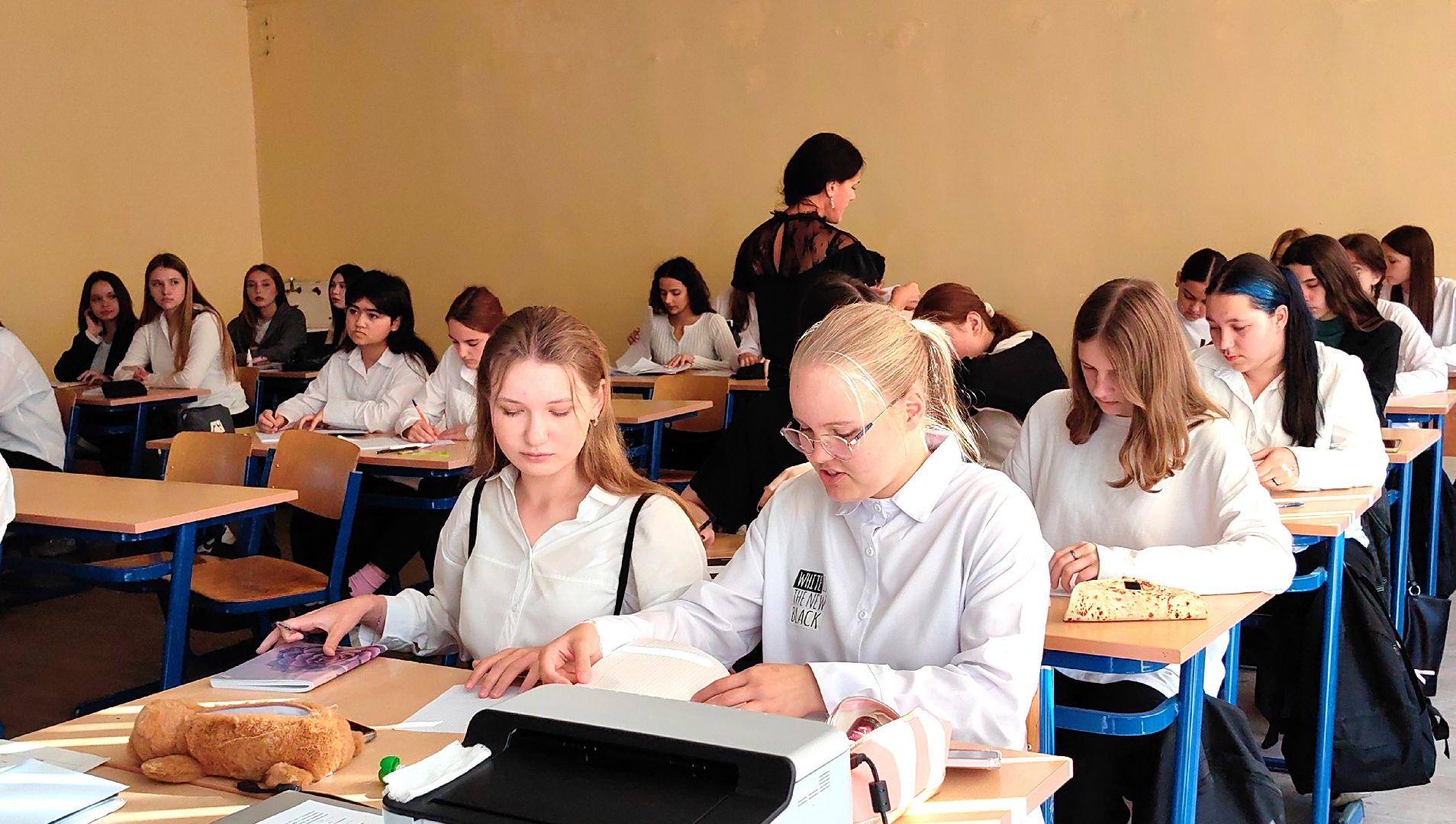 нос