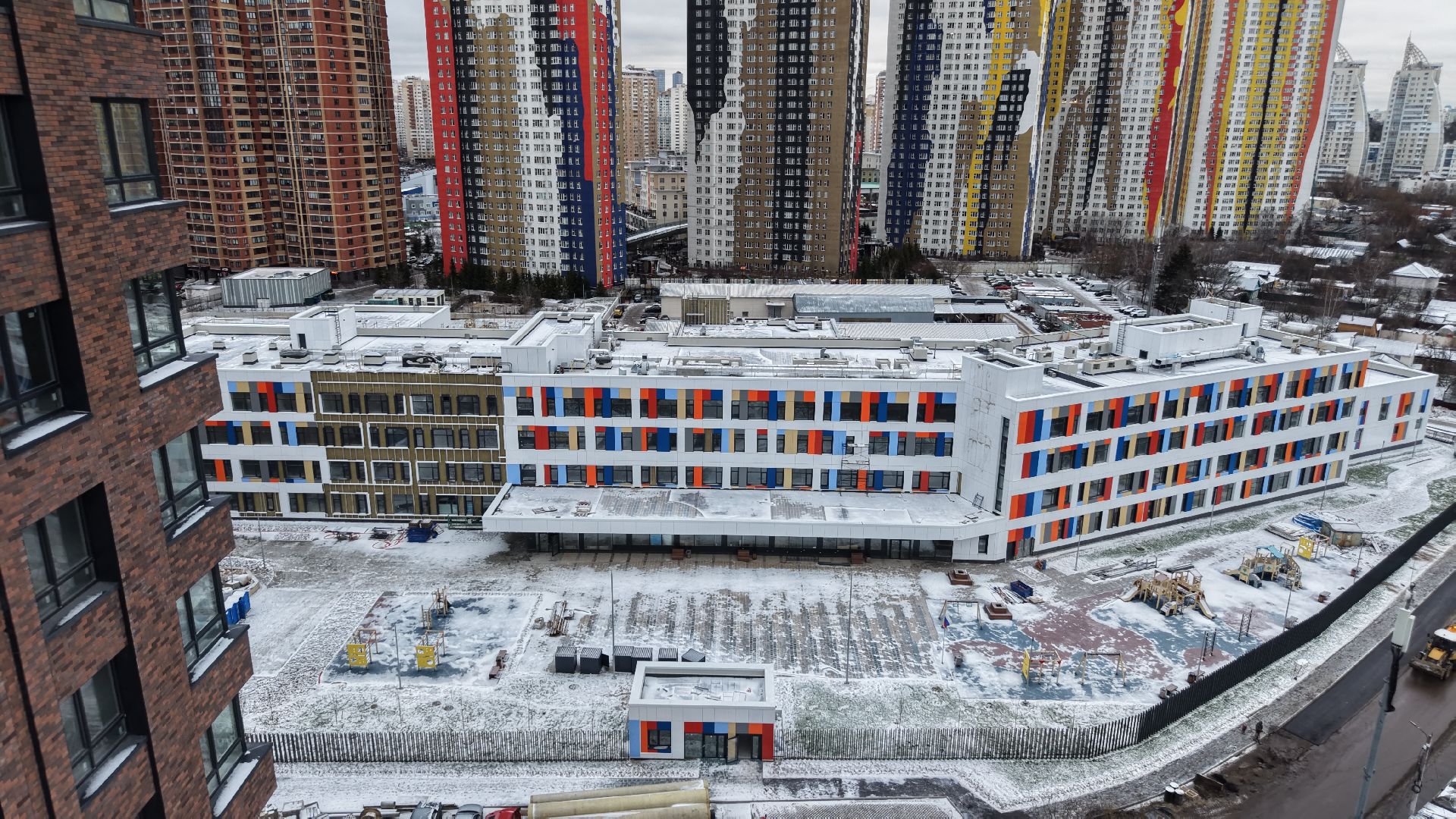 школа в павшинской пойме