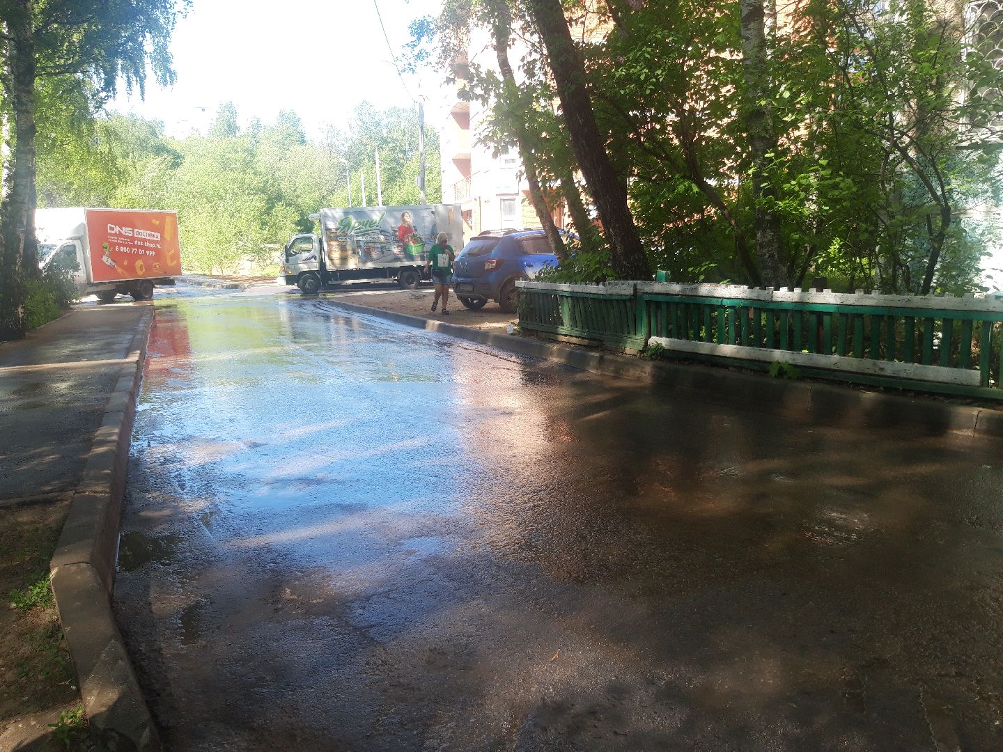 двор