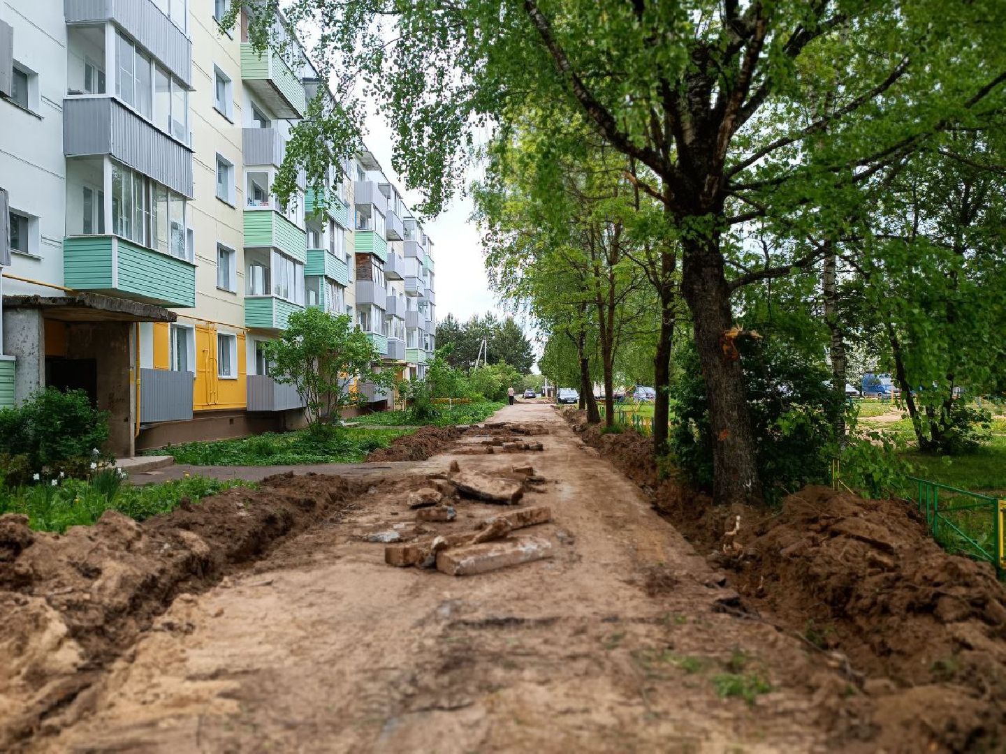 двор