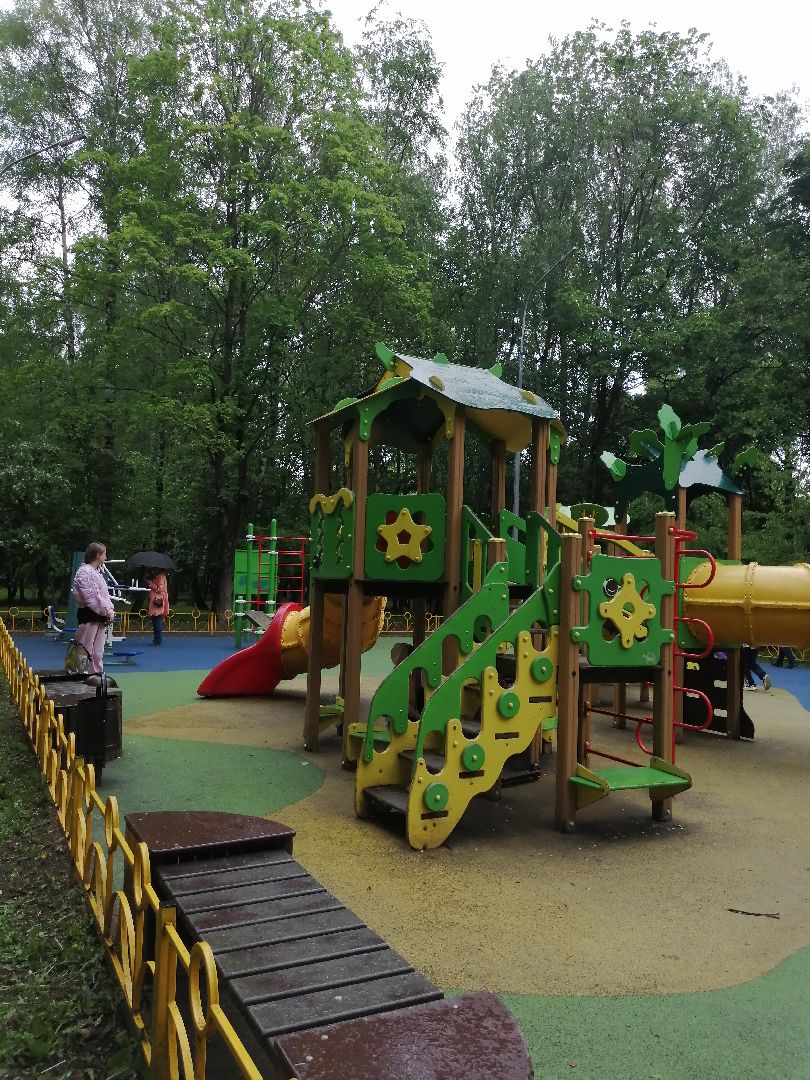 двор